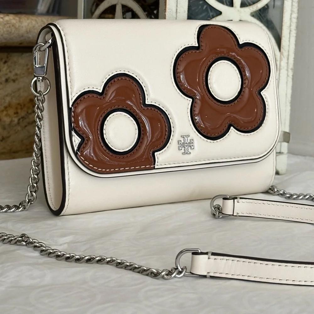 New Tory Burch EMERSON FLORAL APPLIQUE CHAIN WALLET LIGHT CREAM